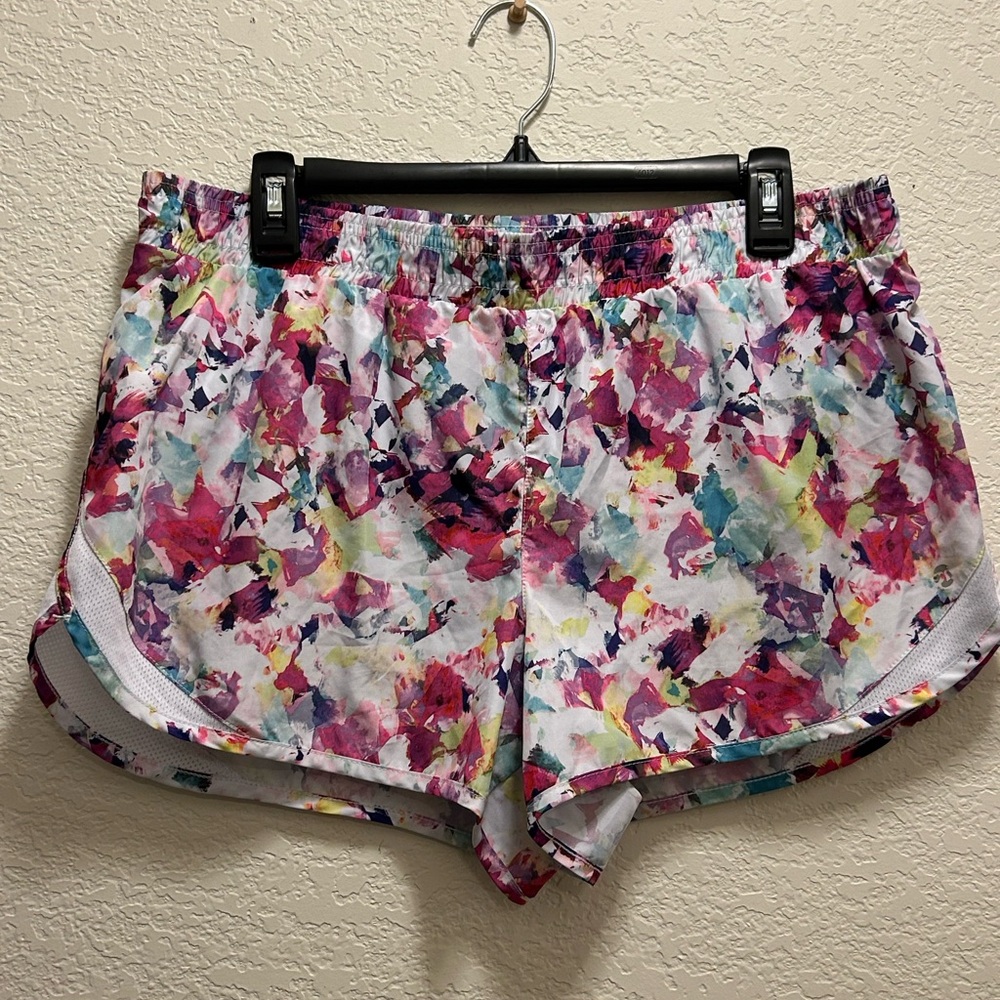 RBX Women’s Floral preloved shorts. Size Large.